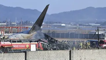 韩国客机坠毁| 庆祝夺冠之旅变悲剧 一家三口提前回国遇死劫