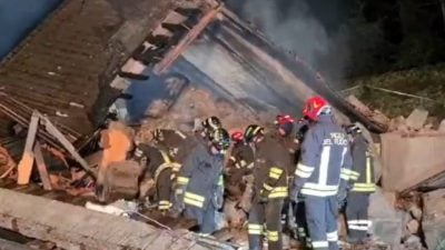 疑煤气泄漏 别墅爆炸 狮城男身亡 妻下落不明