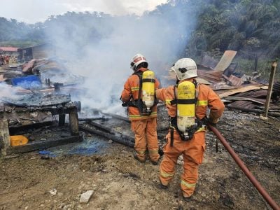 园坵宿舍6单位烧毁 . 地点偏远阻救灾