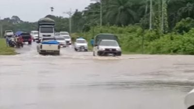 峇功至拉博德曼长屋．道路淹水 交通中断