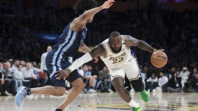 NBA|詹皇回归 浓眉哥狂轰40分 湖人擒熊报捷