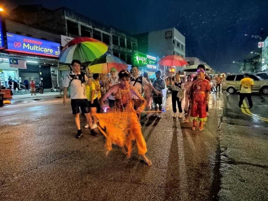 NS主文／济颠宫神明大游行 豪雨无阻千人前行