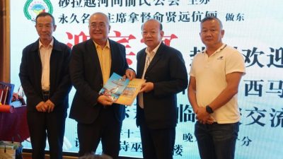 俞小珊：与宗亲们交流 认识宗族历史资料