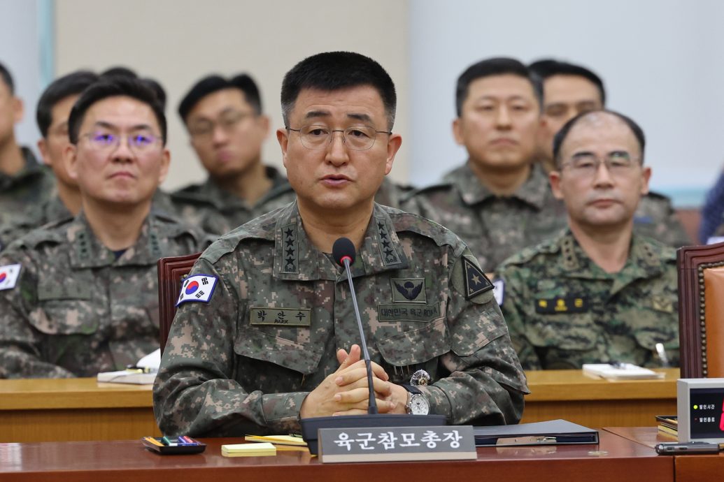 SOUTH KOREA DEFENSE PARLIAMENT:Army chief of staff answers lawmaker's questions at parliament