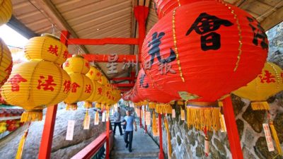 陆续挂上万盏灯笼 极乐寺25日亮灯