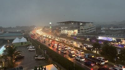 数小时强降雨 亚庇多区水灾