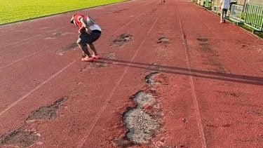 兵体馆跑道破烂  民兴批当局视而不见