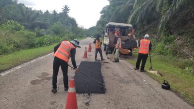 张振彬承诺监督修路 确保达庇公路安全恢复