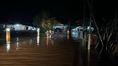 强降雨导致河水高涨.石隆门一甘榜8民宅泡水中