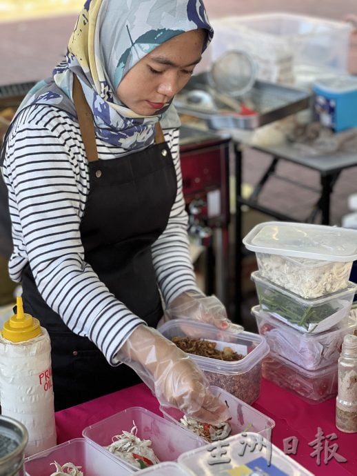 清真寺办华穆美食节 华人风清真食物各族赞