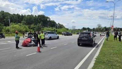 出门修手表过马路 老翁被车撞重伤亡