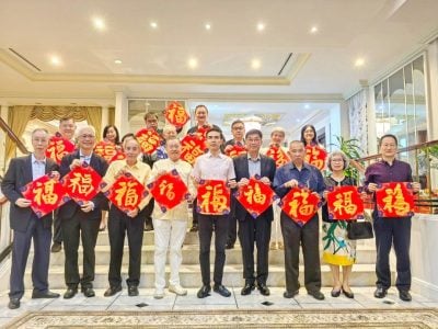 与台侨协会留台同学会交流 . 肖建国祝福旅汶台胞