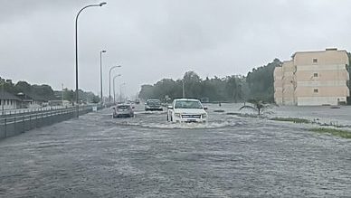 连日大雨低地道路淹水 年初一居民家中庆佳节