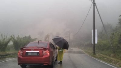 视频| 云顶外围路段土崩  已开放一条路让车辆通行