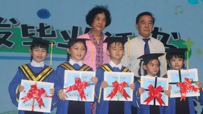 提升教学效果 育进幼园拟装LED一体机