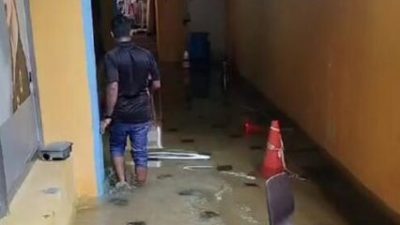 下大雨沟渠水溢出　臭水淹地下层　16店家受影响