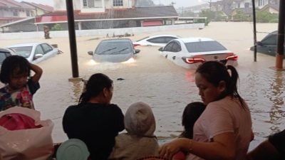 民都鲁大水灾|实比河水患情况严重.多辆车泡水中