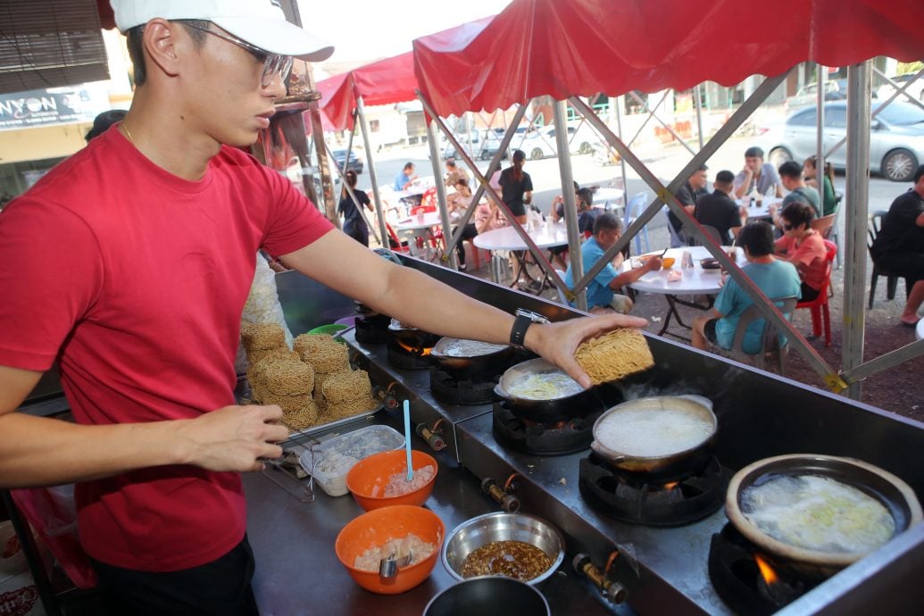 【人气美食】／ 师傅煲仔面​棒棒哒 手工炸面外脆内香