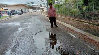 不到50公尺道路布满大小窟窿　民众忧酿悲剧促采取措施