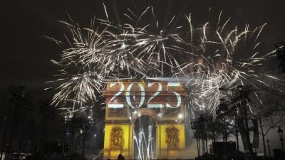 世界各国以烟花、灯光秀、文化传统迎进2025新年