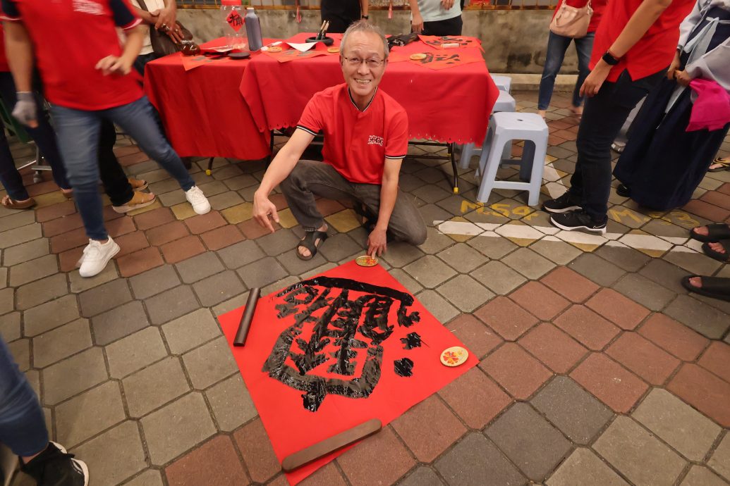 东：《和墨坊》办“写蛇”送祝福，获国内外各族群上百人参与，打破种族藩篱！