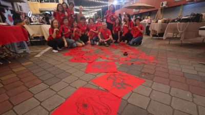 《和墨坊》办“写蛇”送祝福 获国内外各族群上百人参与 打破种族藩篱