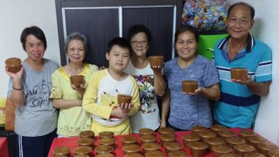 方成发夫妇坚守幸福年味 柴火年糕香飘四方