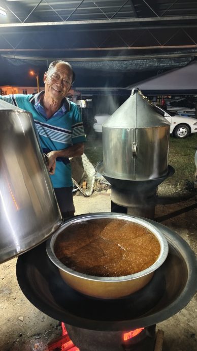 东：年糕飘香迎新年，柴火烹制传承百年手艺