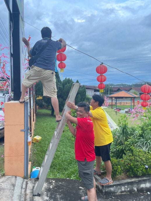 新巴力守望相助群倾力美化幼儿园 打造新春慈善景点