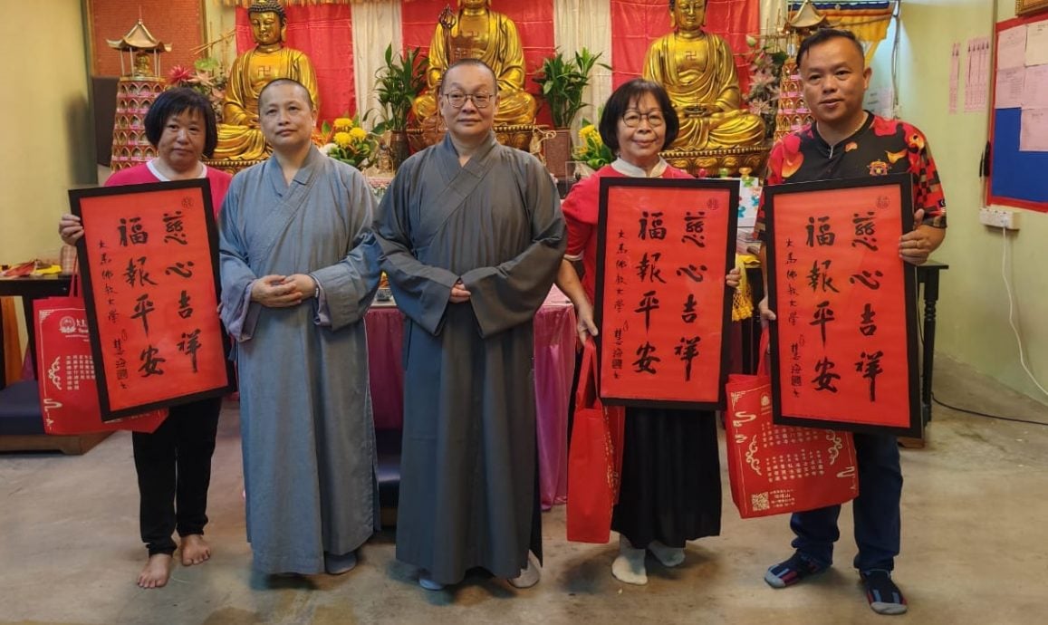 东：法雨寺新春围炉 将物色土地建寺院