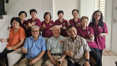 登佛教会  访年长义工送祝福