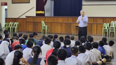 【校园报道】学生演艺团随行表演 新民独中赴15华小招生