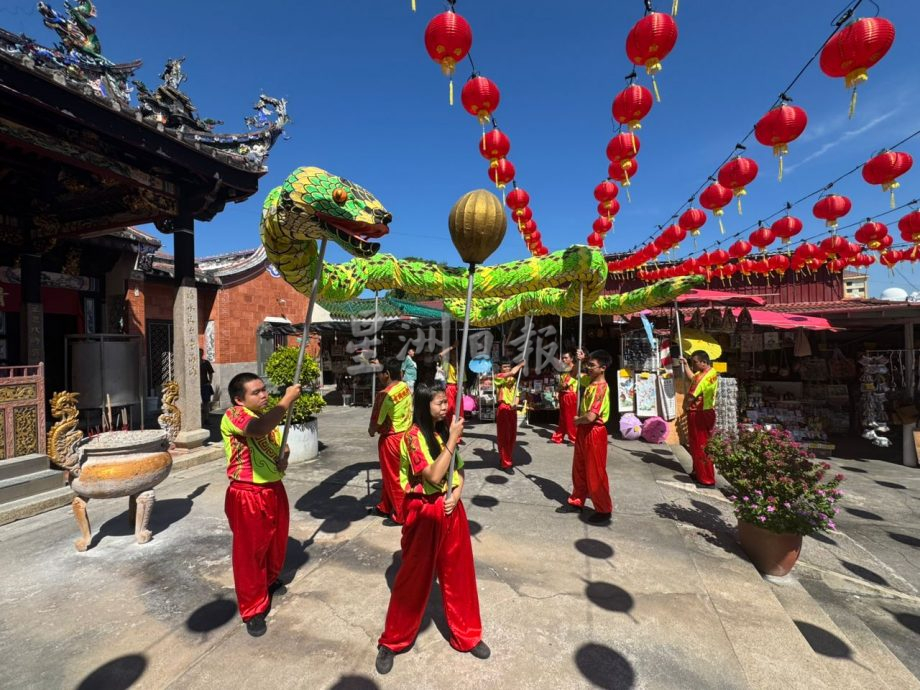 (供上网) 预编（大北马）舞蛇一跃成为今年备受瞩目的庆典表演！