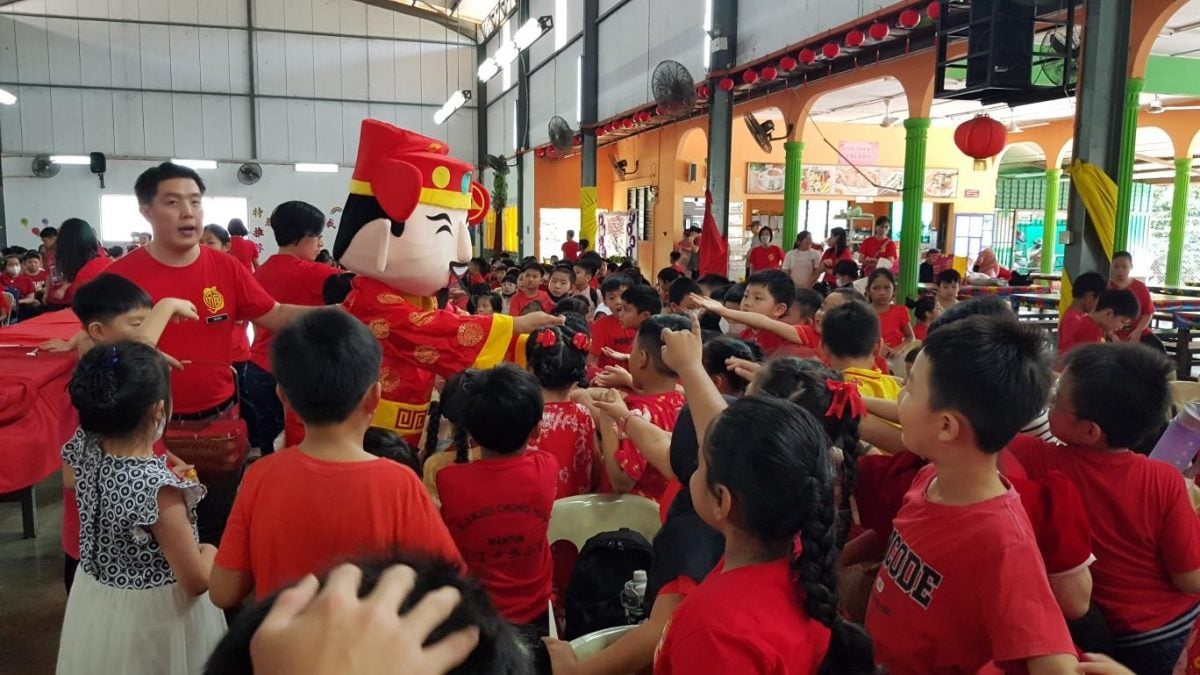 供星洲网/ 文丁中华小学“灵蛇引航,梦想闪耀”新春庆典 鼓励同学勇敢追梦