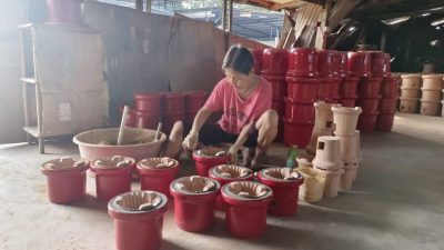 制年饼烹年菜旺新居 红炭炉迎新春需求高