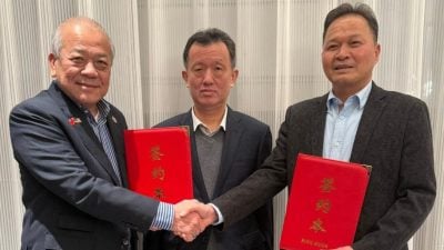 吴添泉：国际龙舟赛添亮点  中侨联等赠中国龙舟 