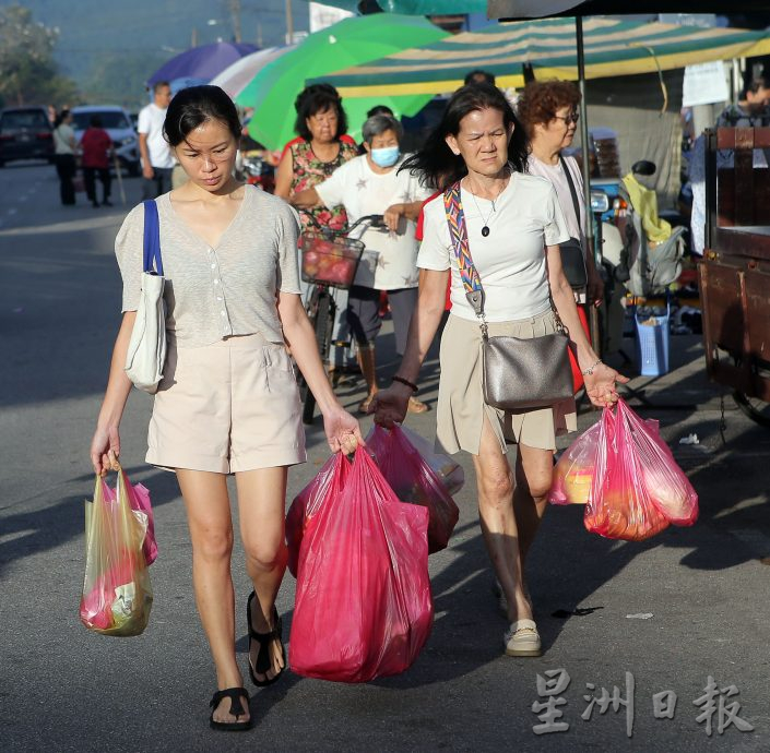 回家过年庆团圆　人潮人声递浓浓年味