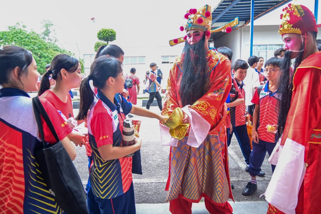 培南华中洋溢新春气息 各族学生唱贺岁歌共庆