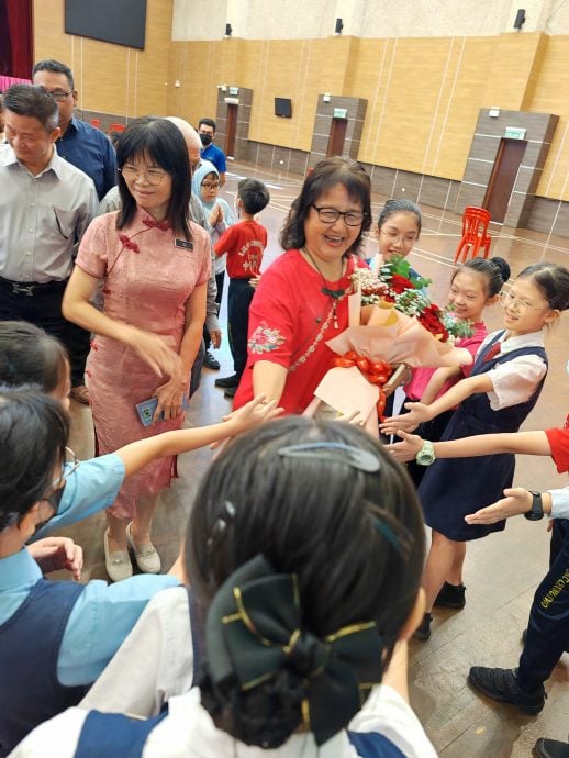 大都会-中国小学教师退休