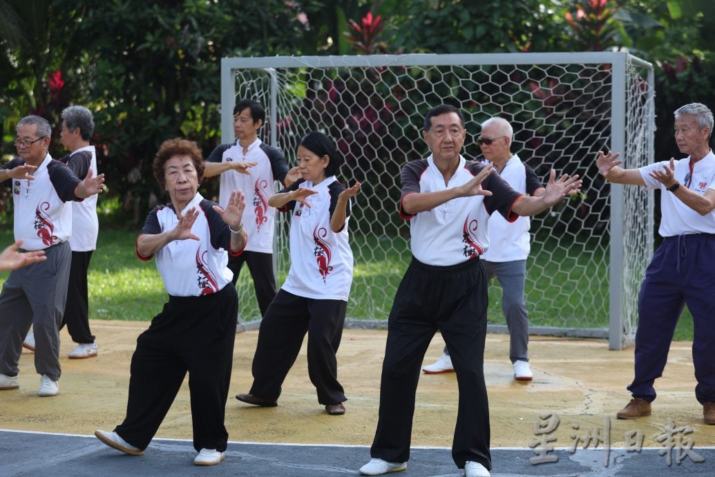 打太极拳，乐活养生