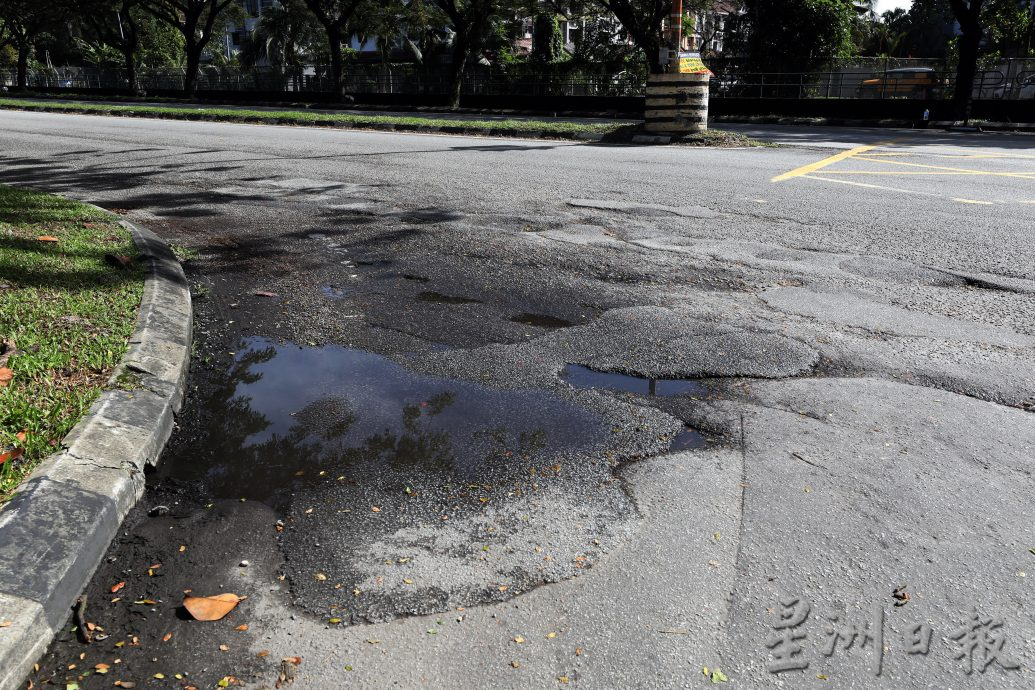 大都会/武吉丁宜和绿林镇道路处处坑洞！