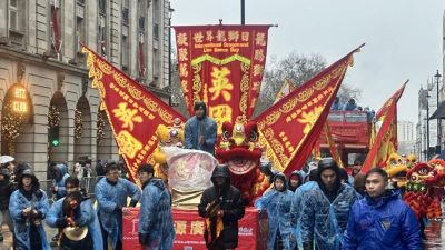 展示多元文化  2025英国伦敦新年巡游举行