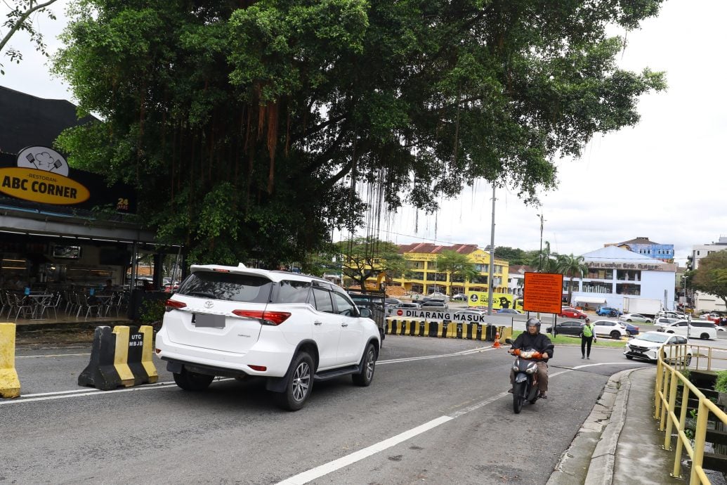 *已签发 柔：封面：【特稿】柔佛花园往士姑来大道路口关闭 为纾缓南下车道流量进行测试