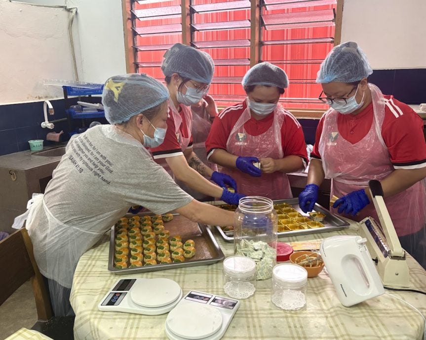 **已签发**柔：第三头条：无材料赞助又市场淡静，“出埃及之家”售年饼活动更挑战