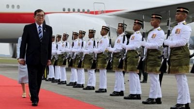 石破茂抵马官访2天  明日与安华会谈