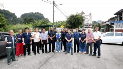 巴占Hala Bercham Timur 11逢雨必灾  商家居民无奈