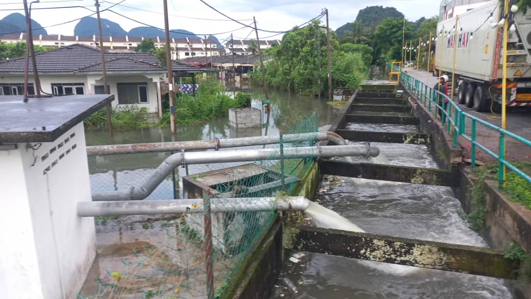 庞大雨量 排水不及  怡多区闪电水灾主因