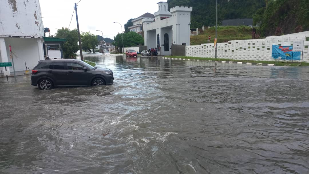 庞大雨量 排水不及  怡多区闪电水灾主因