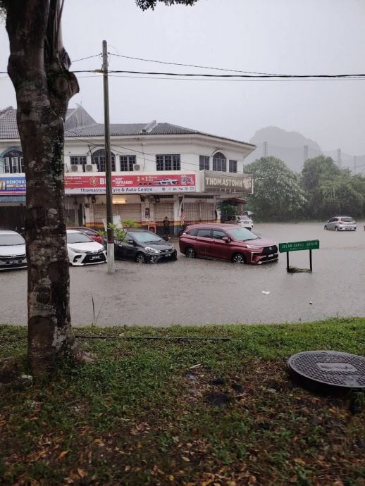 庞大雨量 排水不及  怡多区闪电水灾主因