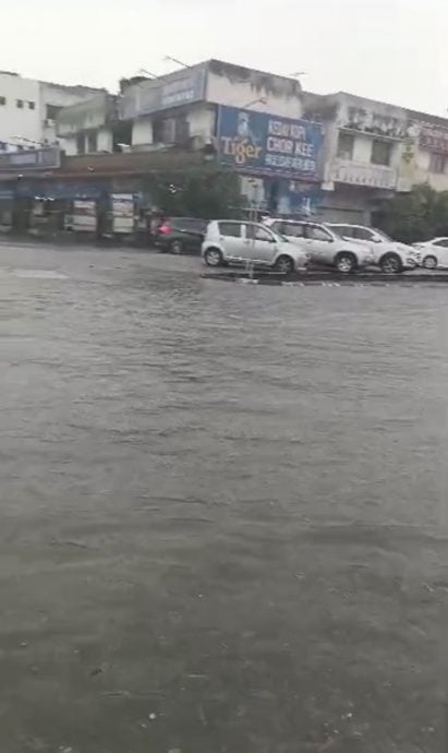 怡今午雷雨 数区积水